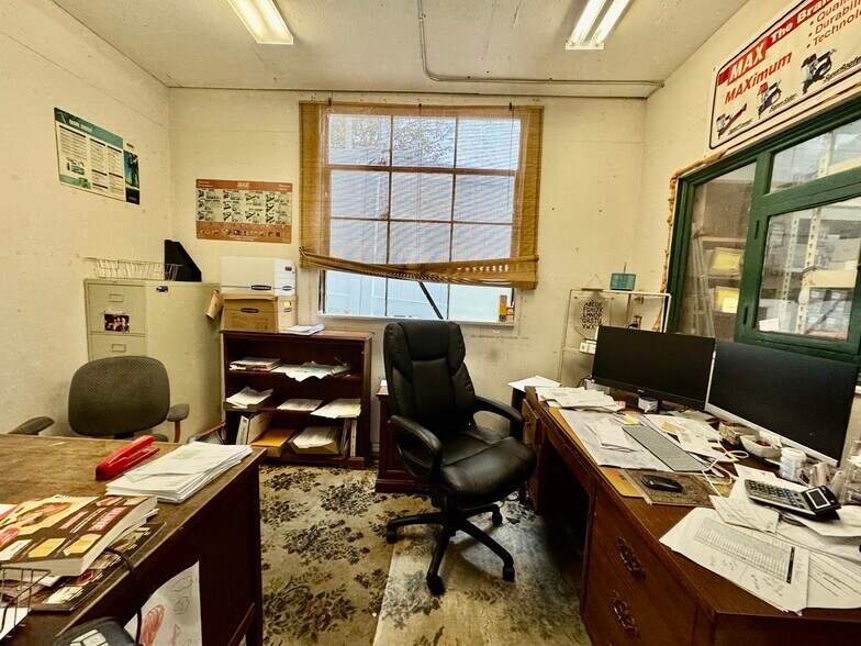 19 JT Connell Hwy, Newport, RI for lease - Building Photo - Image 3 of 9