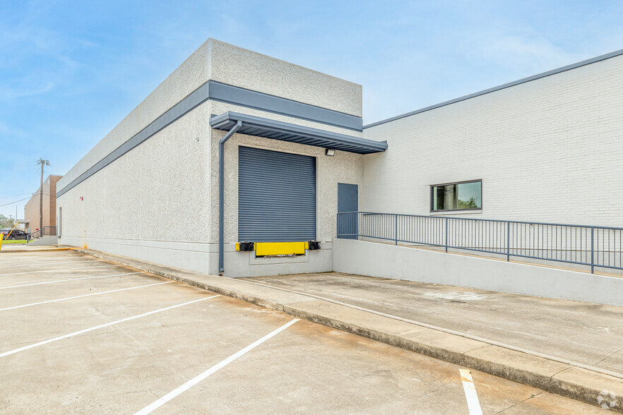 740-750 Regal Row, Dallas, TX for lease - Building Photo - Image 3 of 21