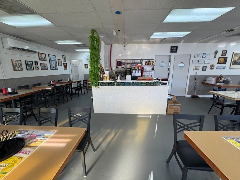 4447 Gall Blvd, Zephyrhills, FL for sale - Interior Photo - Image 2 of 10