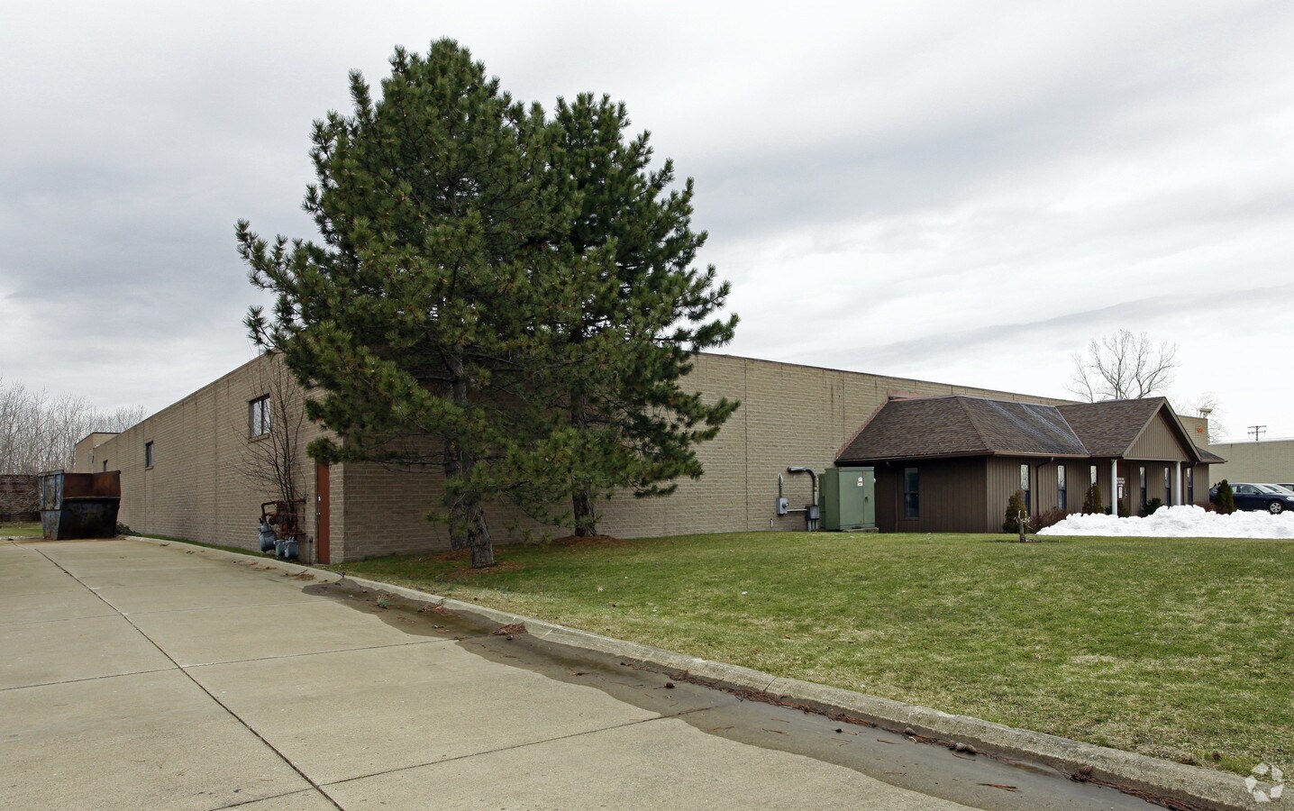 5260 Commerce Pky W, Parma, OH 44130