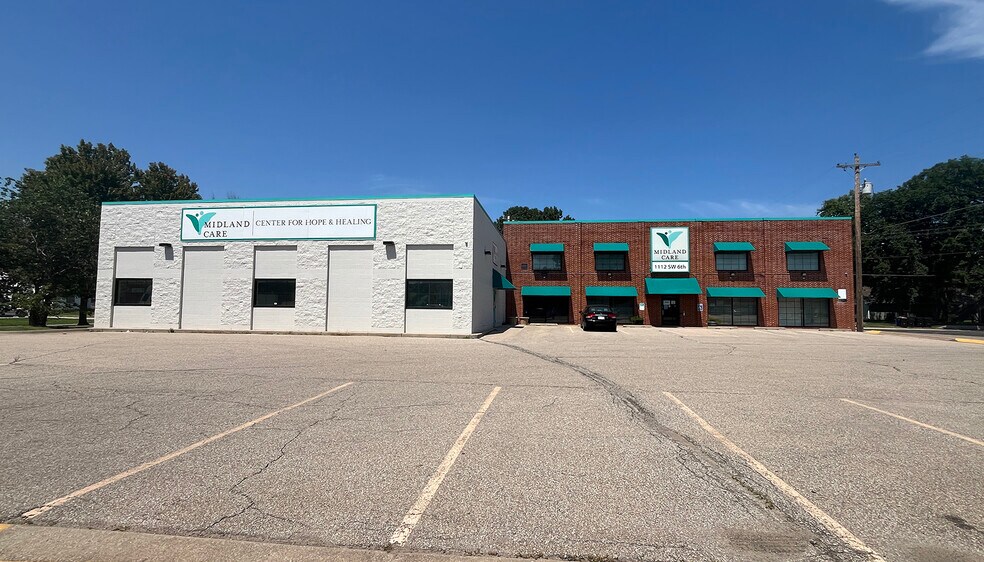 1112-1118 SW 6th Ave, Topeka, KS for sale - Building Photo - Image 1 of 1