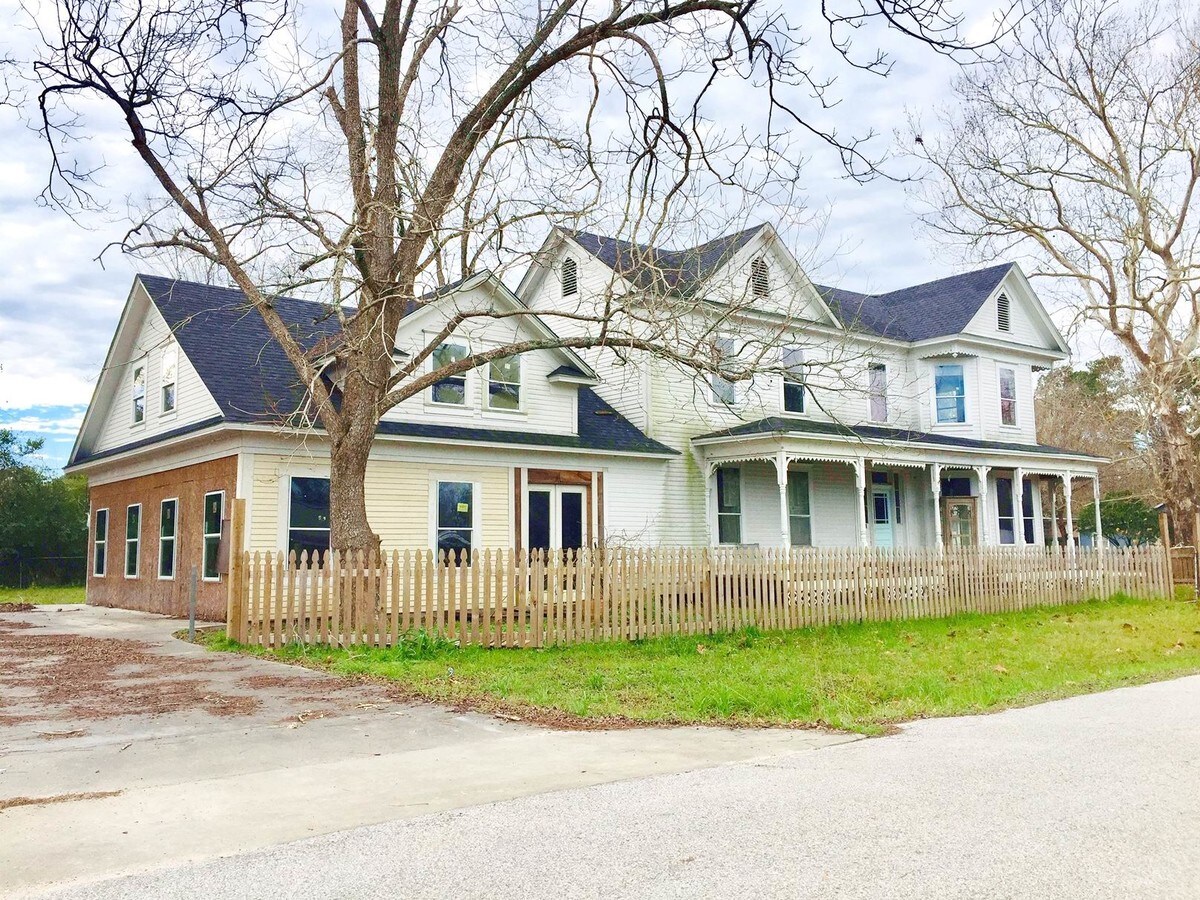 150 1st St, Shepherd, TX 77371