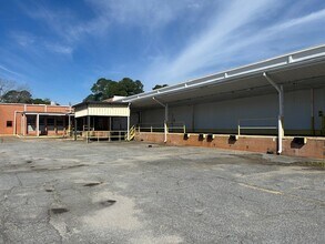 1303 W Oakridge Dr, Albany, GA for lease Building Photo- Image 2 of 3