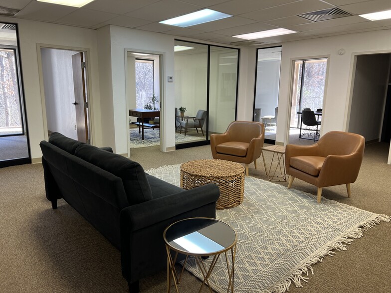 1603 E 19th St, Edmond, OK for lease - Interior Photo - Image 1 of 35