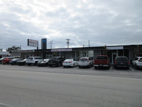 1940-1970 NE 45th St, Oakland Park, FL for lease Building Photo- Image 2 of 11