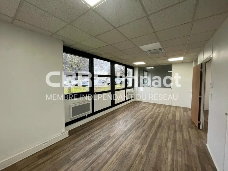 Office in Reims for lease - Interior Photo - Image 1 of 11