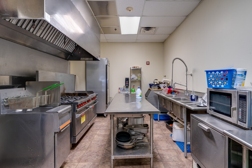 3737 Stilesboro Rd NW, Kennesaw, GA for sale - Interior Photo - Image 3 of 49