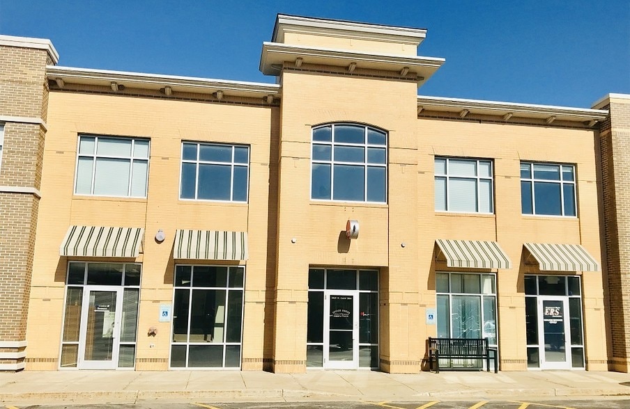 18985 W Capitol Dr, Brookfield, WI for lease - Building Photo - Image 1 of 13