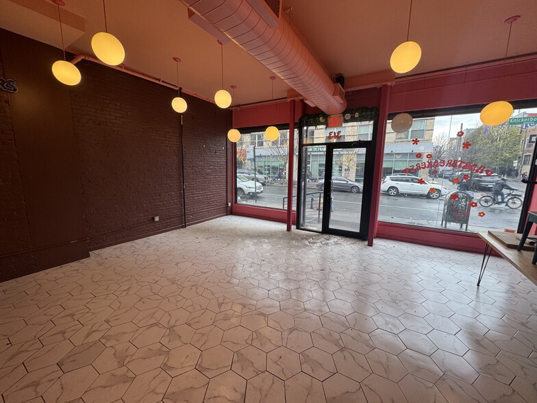 313 Knickerbocker Ave, Brooklyn, NY for lease - Building Photo - Image 2 of 9