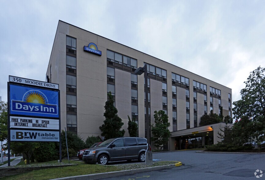 350 Moodie Dr, Nepean, ON for sale - Primary Photo - Image 1 of 1