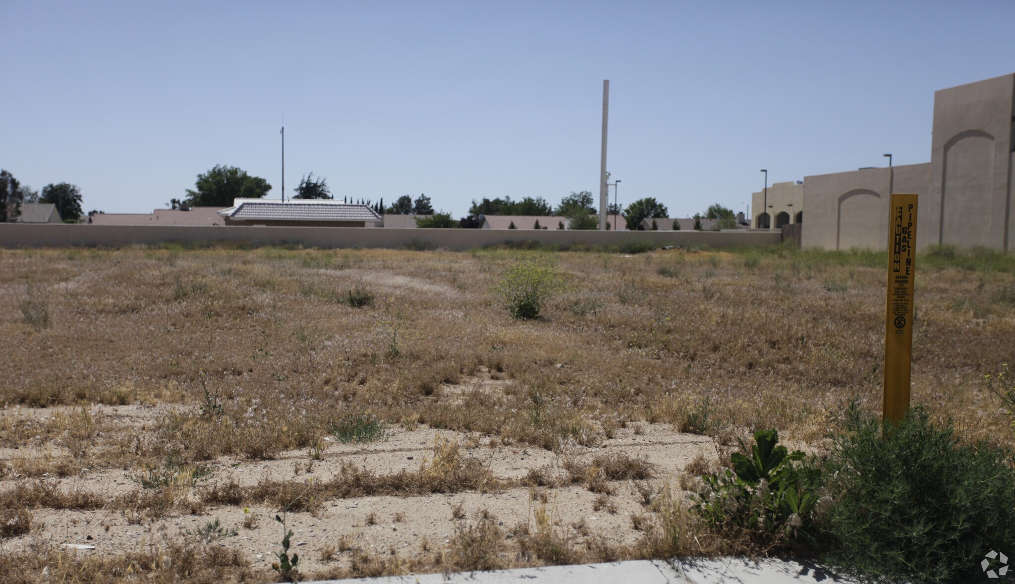 2 Apple Valley Rd, Apple Valley, CA for sale Primary Photo- Image 1 of 1