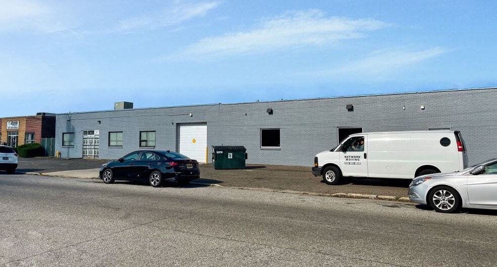 96-100 Verdi St, Farmingdale, NY for sale - Building Photo - Image 1 of 1