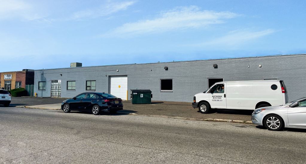 96-100 Verdi St, Farmingdale, NY for sale Building Photo- Image 1 of 1