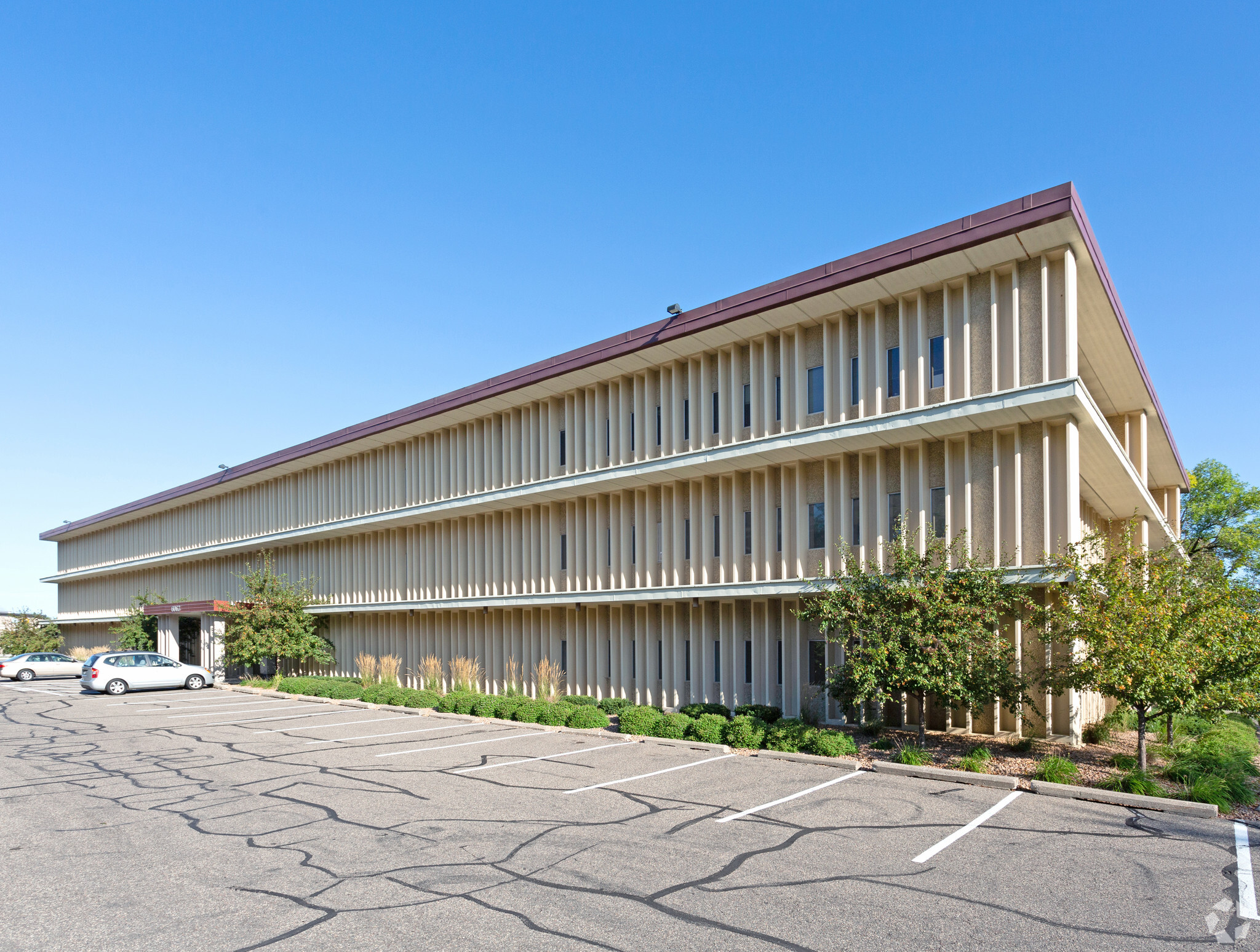 6043-6063 Hudson Rd, Woodbury, MN for sale Building Photo- Image 1 of 1