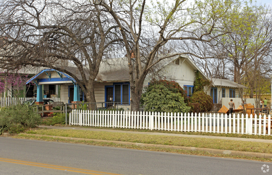 1006 E Cesar Chavez St, Austin, TX for sale - Building Photo - Image 2 of 2