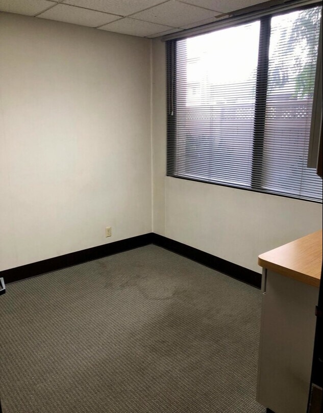 4910 Van Nuys Blvd, Sherman Oaks, CA for lease Interior Photo- Image 1 of 4