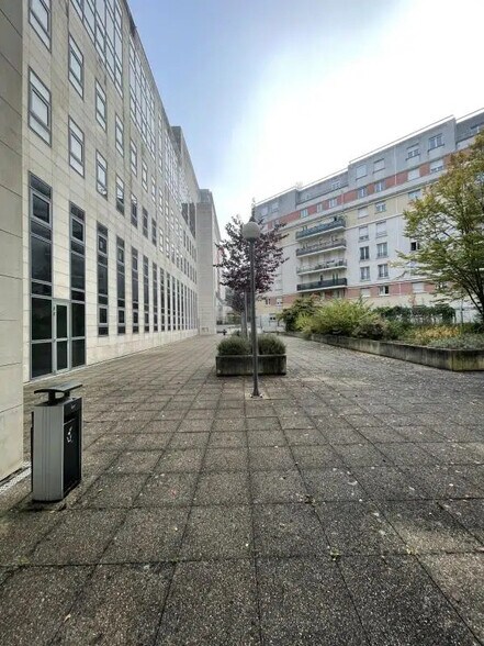 Office in Rueil-Malmaison for lease - Other - Image 2 of 12