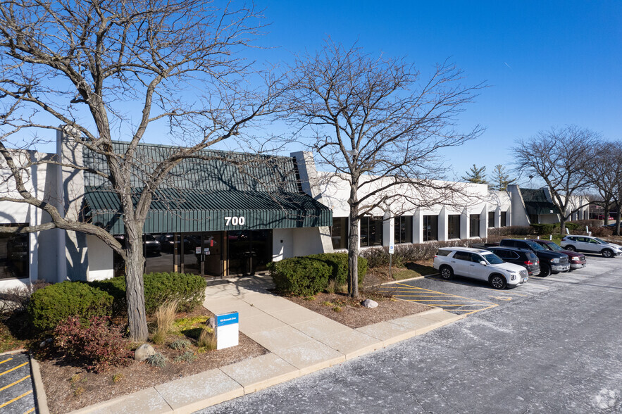 700-702 N Deerpath Dr, Vernon Hills, IL for lease - Building Photo - Image 1 of 6