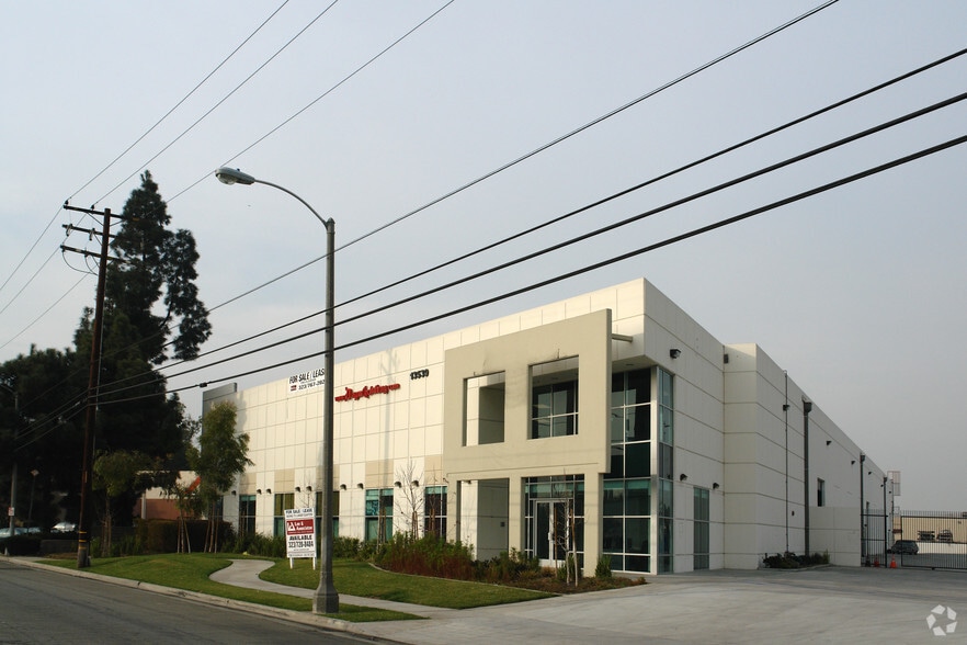 13539 Freeway Dr, Santa Fe Springs, CA for lease - Building Photo - Image 1 of 5