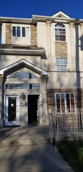 4247 Richmond Ave, Staten Island, NY for lease - Building Photo - Image 2 of 20