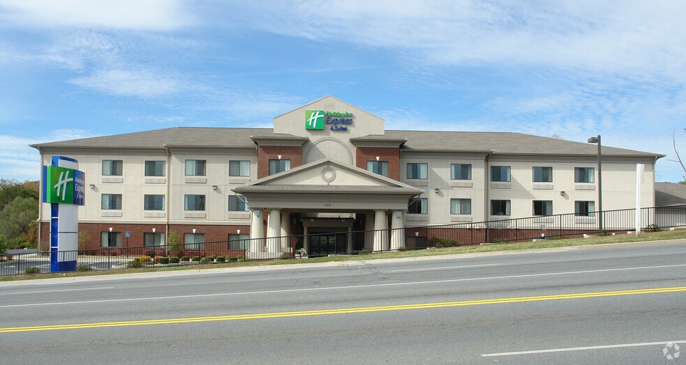 395 Old Franklin Rd, Rocky Mount, VA for sale - Primary Photo - Image 1 of 1