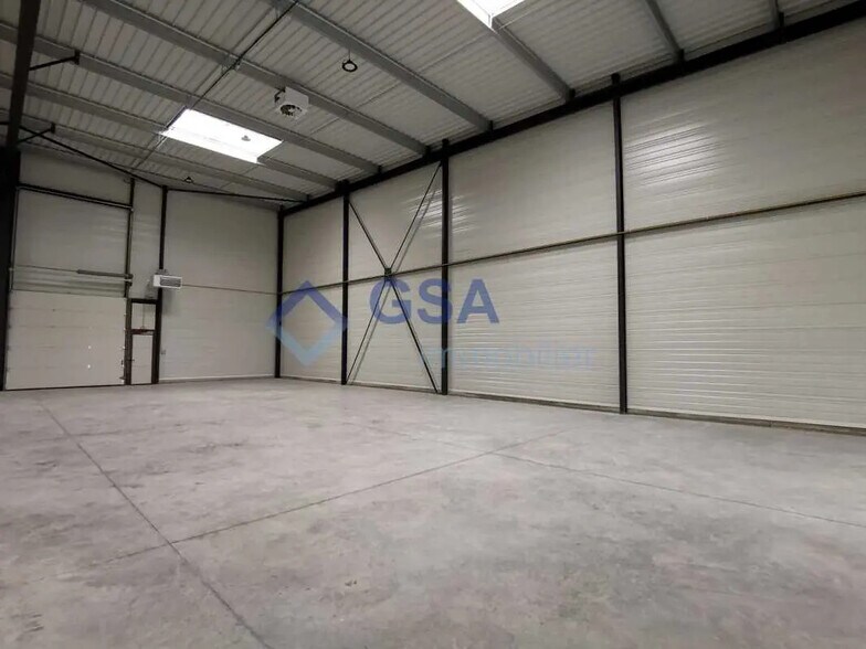 Flex in Saint-Pierre-du-Perray for sale - Interior Photo - Image 2 of 9