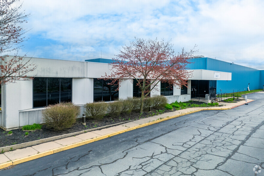 1375 Harrisburg Pike, Lancaster, PA for lease - Building Photo - Image 1 of 2