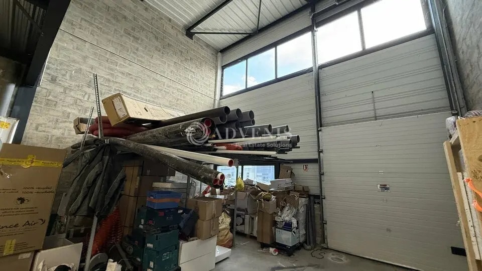 Flex in Montévrain for lease - Interior Photo - Image 1 of 8