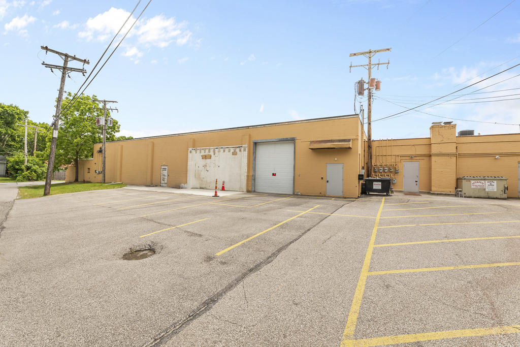 9177-9193 Chillicothe Rd, Willoughby, OH for lease Building Photo- Image 1 of 15