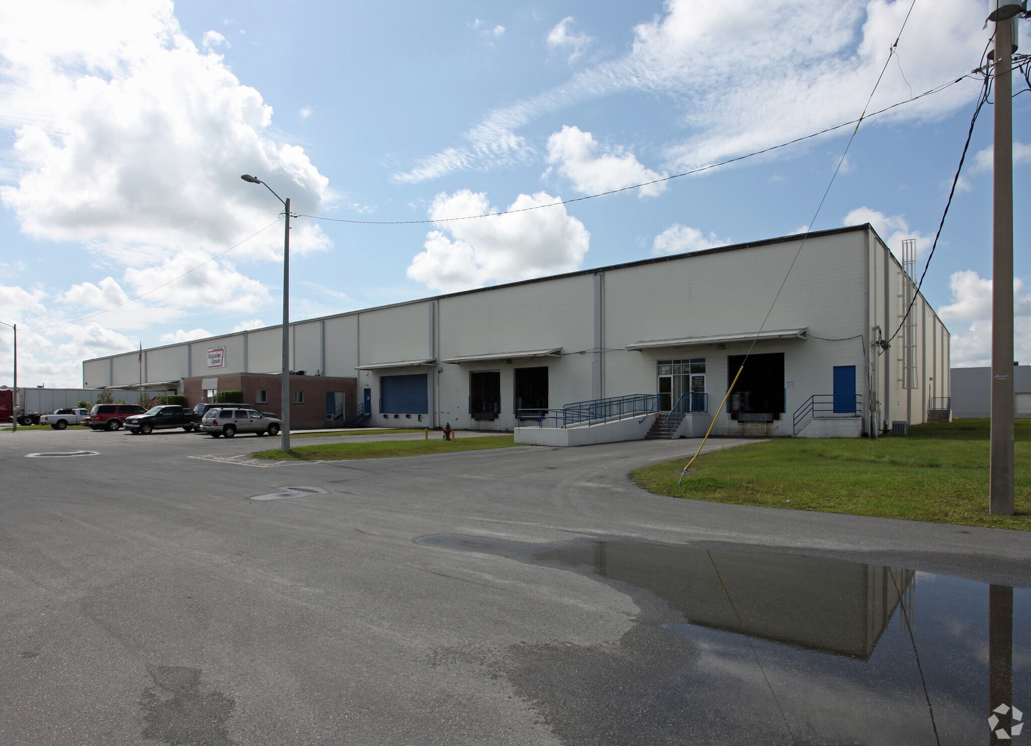 1650 Central Florida Pky, Orlando, FL for lease Primary Photo- Image 1 of 3