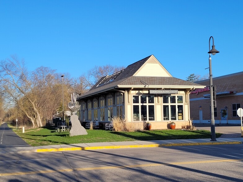 2281 Commerce Blvd, Mound, MN for sale - Building Photo - Image 1 of 1