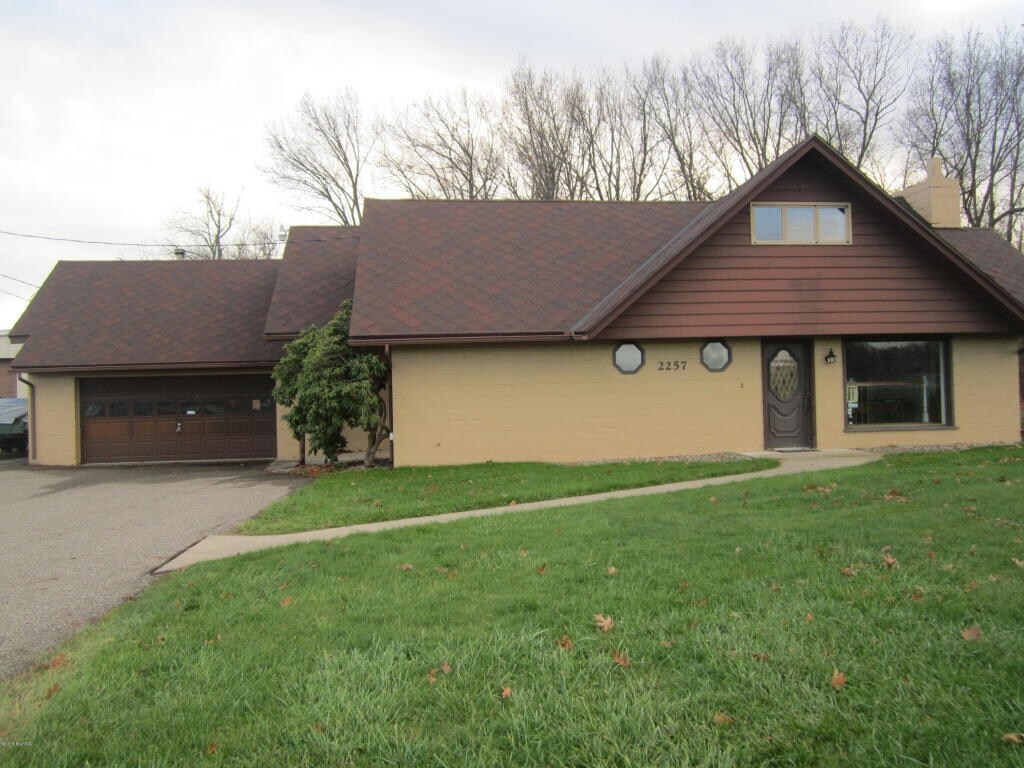 2257 Columbia Ave W, Battle Creek, MI for sale Primary Photo- Image 1 of 1