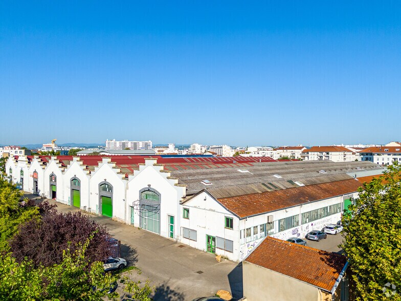 Flex in Lyon for lease - Building Photo - Image 2 of 3