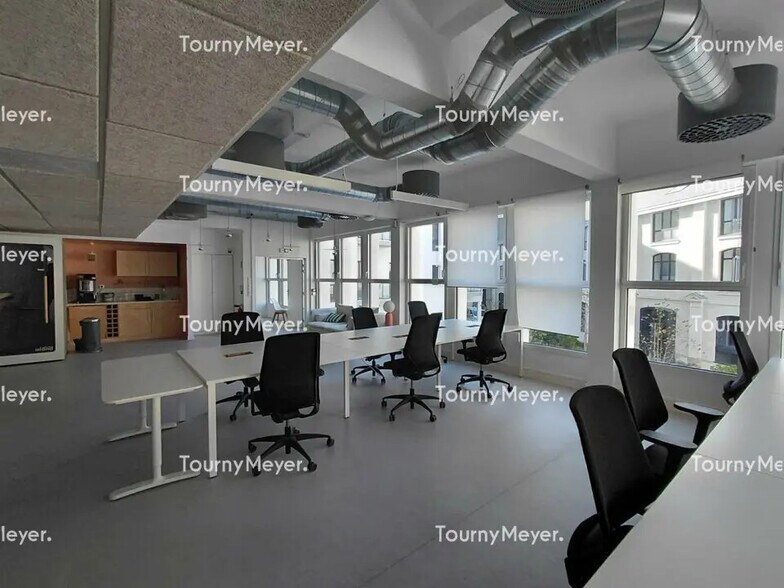 Office in Nantes for lease - Building Photo - Image 2 of 5