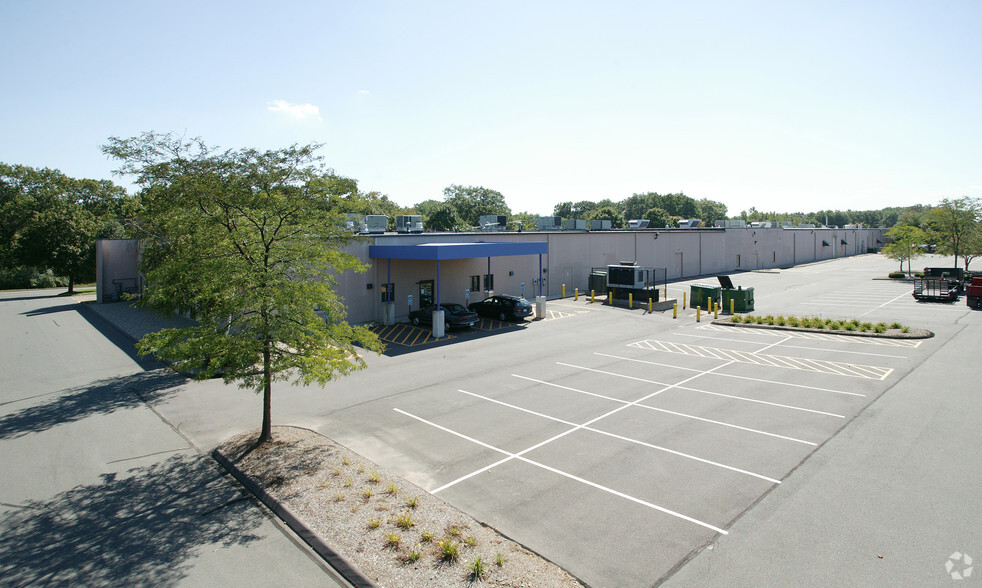 29-35 Griffin Rd S, Bloomfield, CT for lease - Building Photo - Image 3 of 8