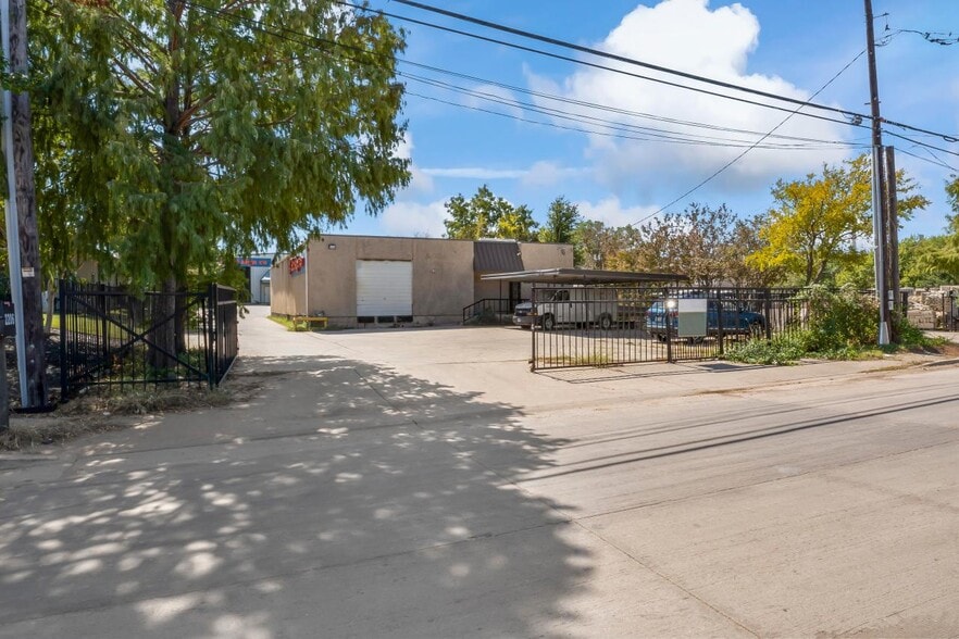 2204 Joe Field Rd, Dallas, TX for sale - Building Photo - Image 3 of 19