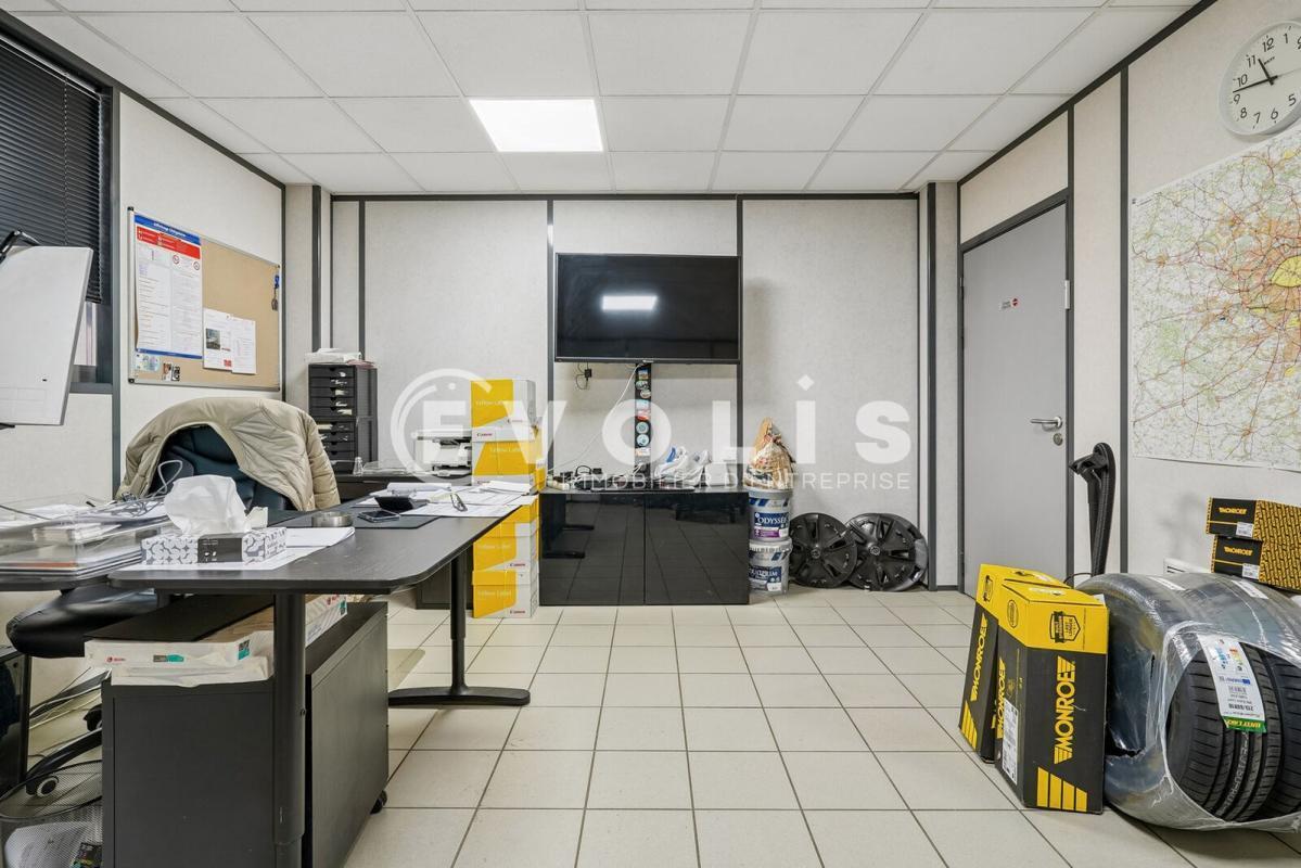 Office in Créteil for lease Interior Photo- Image 1 of 8