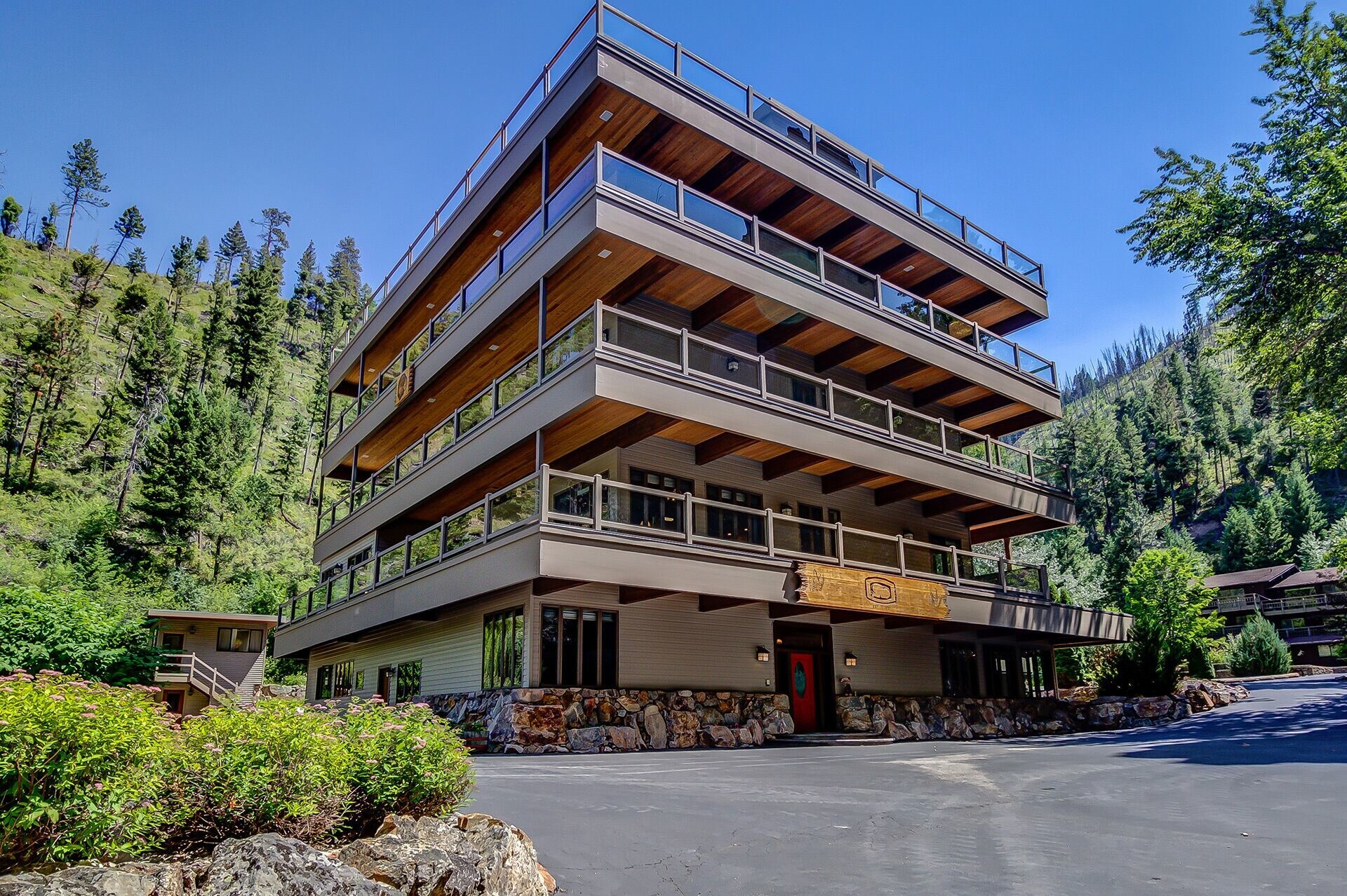 2970 Sleeping Child Rd, Hamilton, MT for sale Primary Photo- Image 1 of 1