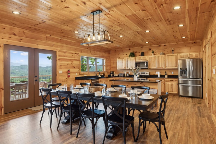 18 Unit Cabin Portfolio portfolio of 15 properties for sale on LoopNet.com - Building Photo - Image 3 of 25