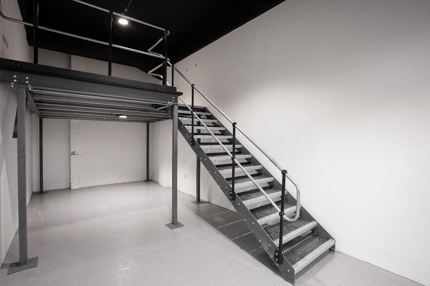 Western Ave, London for lease - Building Photo - Image 1 of 25