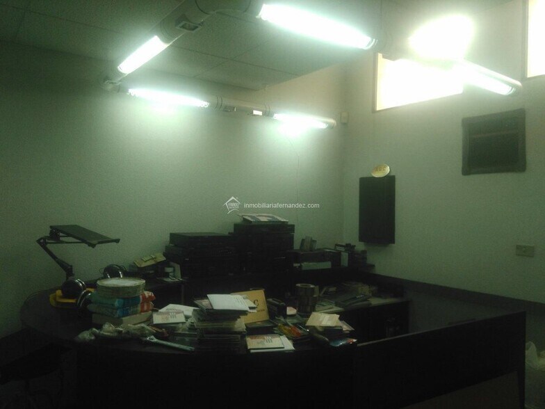 Retail in Cáceres, Cáceres for lease - Building Photo - Image 2 of 10