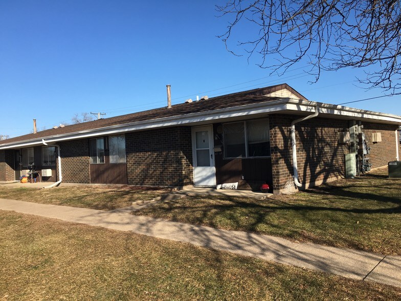 1015 7th Ave, Camanche, IA 52730