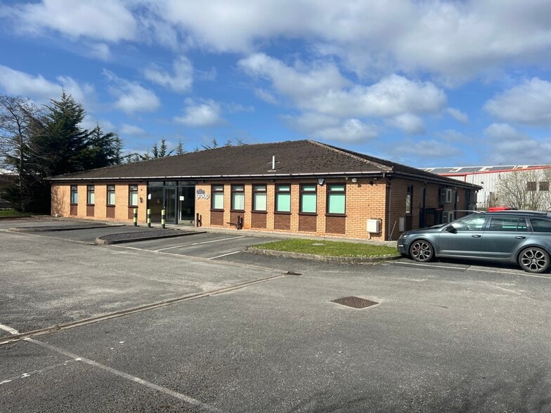 Llay Industrial Estate, Wrexham for lease - Primary Photo - Image 1 of 1