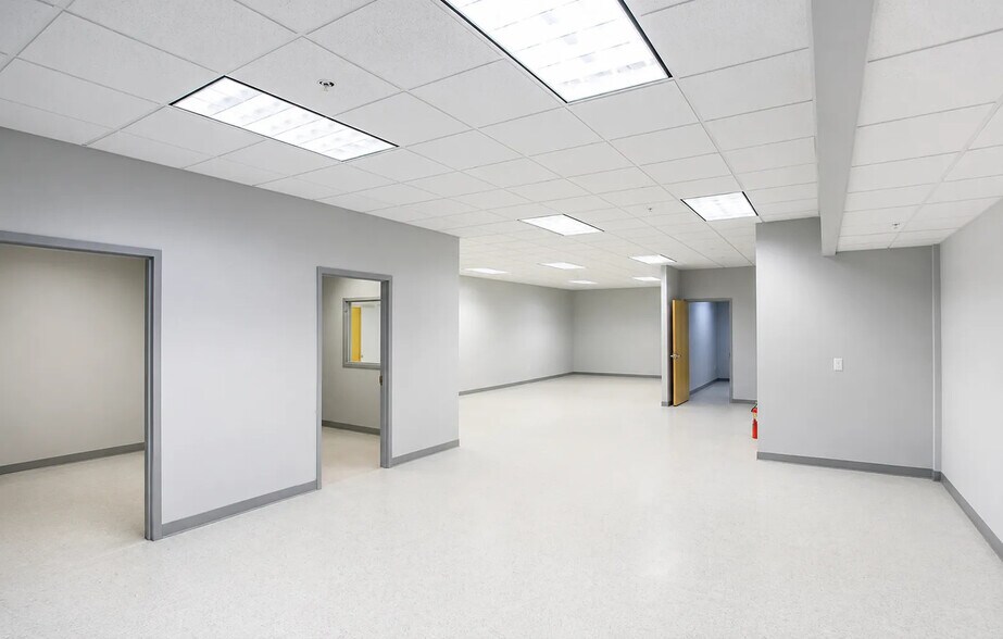 248 Mill Rd, Chelmsford, MA for lease - Interior Photo - Image 3 of 3