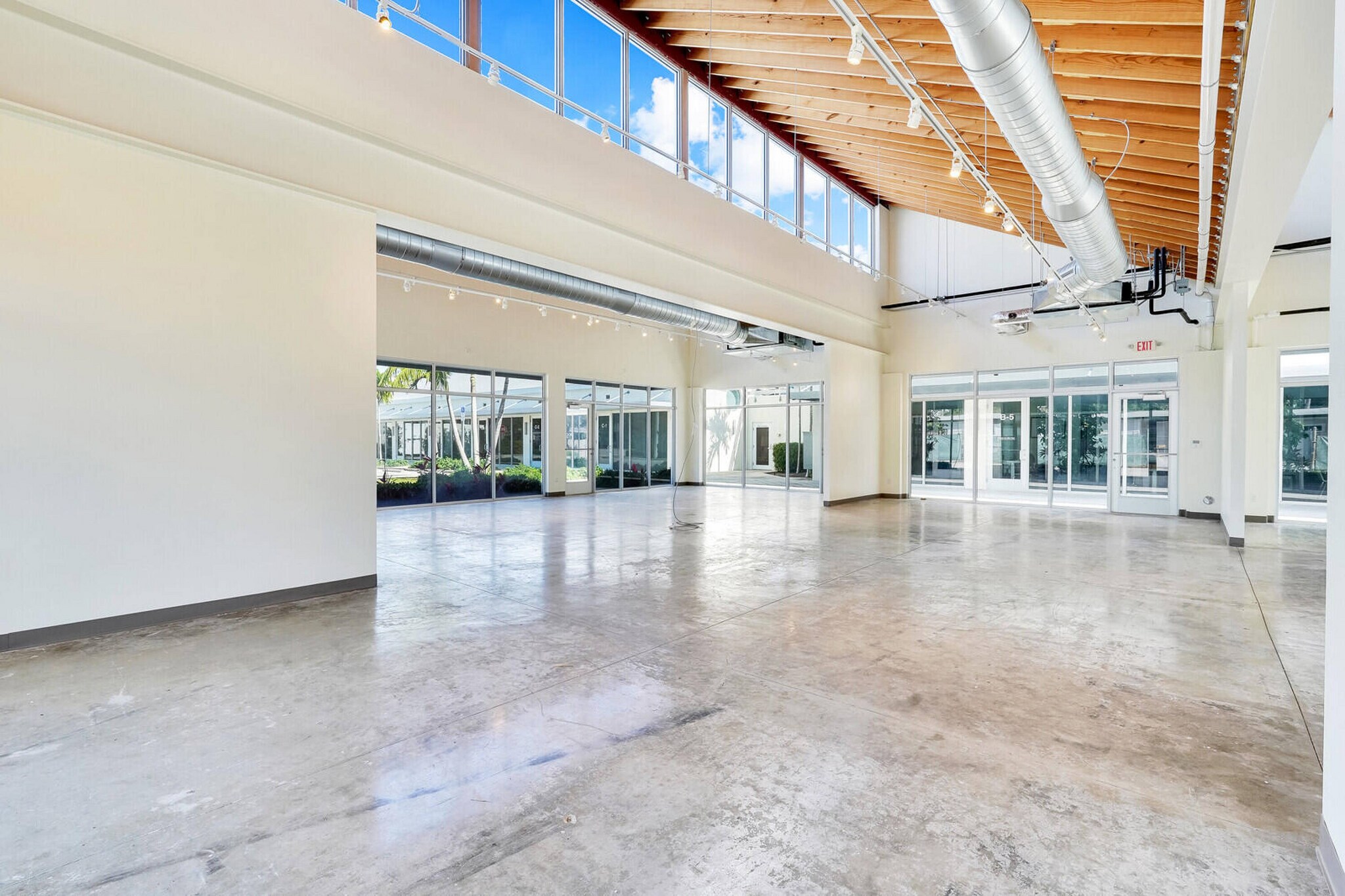 501 Palm St, West Palm Beach, FL for lease Interior Photo- Image 1 of 3