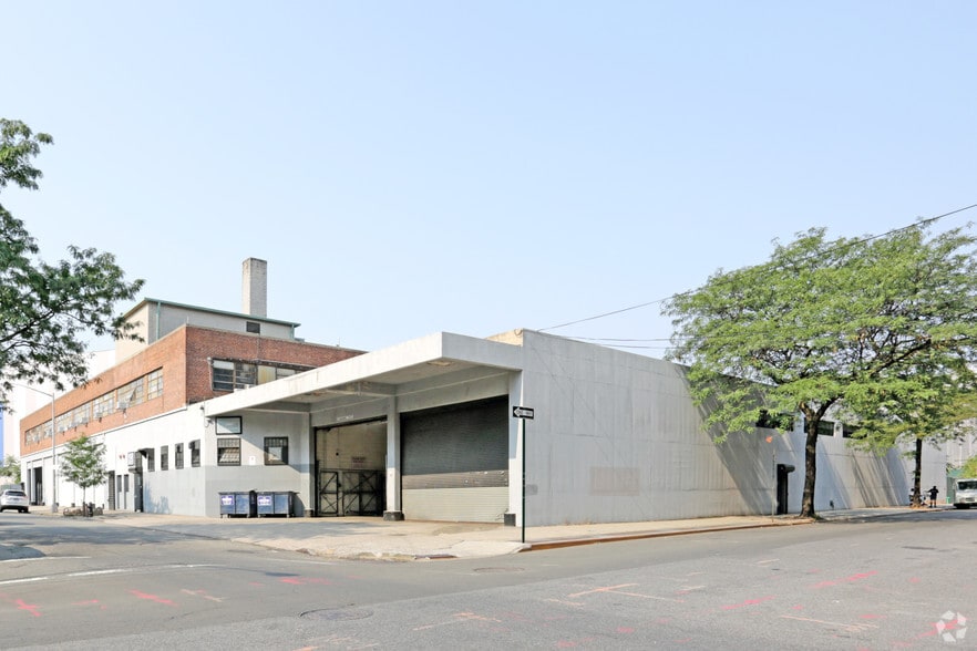 41-10 22nd St, Long Island City, NY for lease - Primary Photo - Image 1 of 4