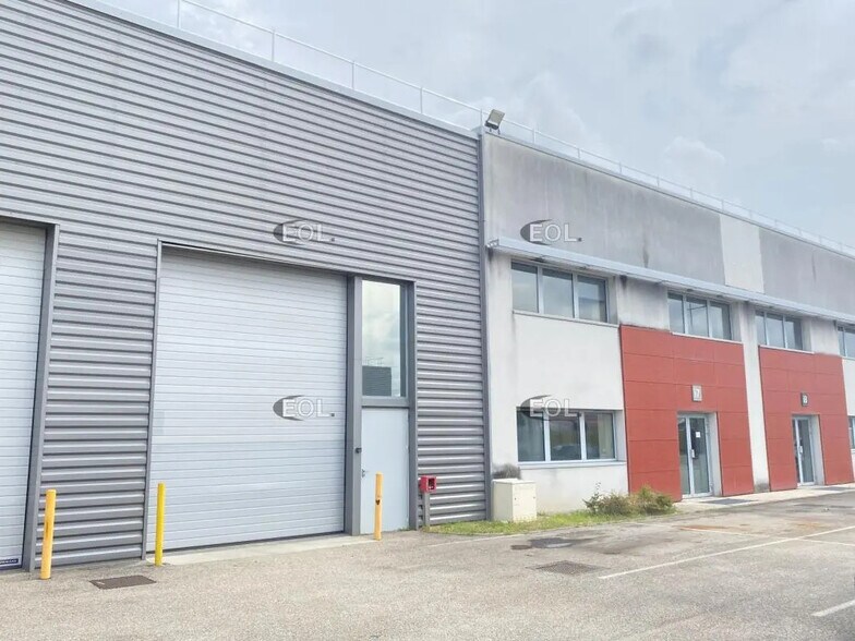 Industrial in Saint-Priest for lease - Building Photo - Image 2 of 22