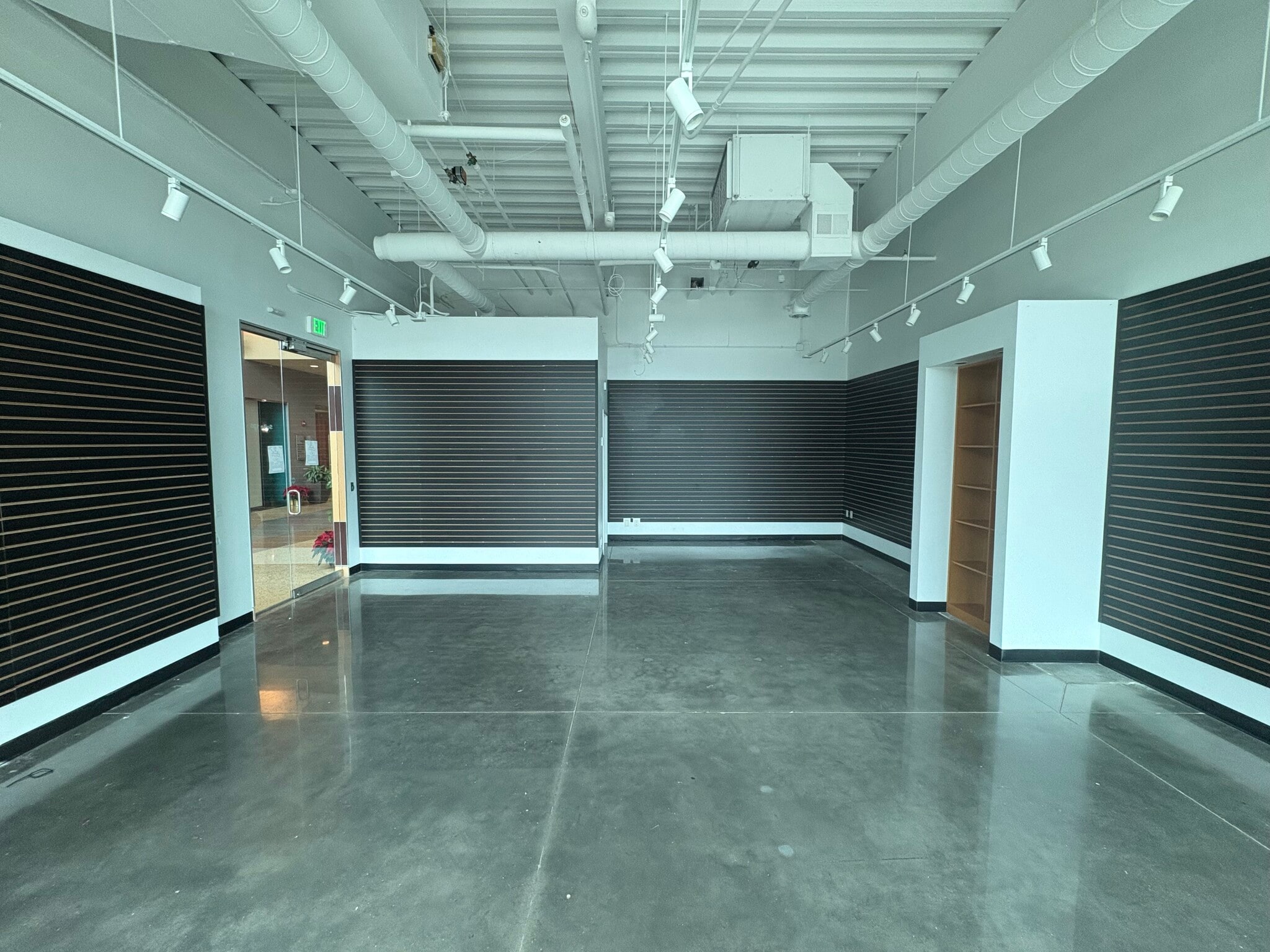 1917 S 67th St, Omaha, NE for lease Interior Photo- Image 1 of 5