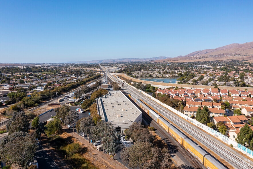 200-230 Railroad Ave, Milpitas, CA for lease - Aerial - Image 2 of 14