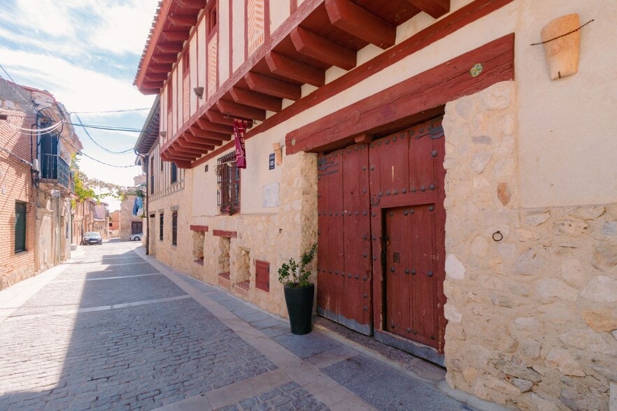 Retail in Torrelaguna for sale - Building Photo - Image 1 of 44